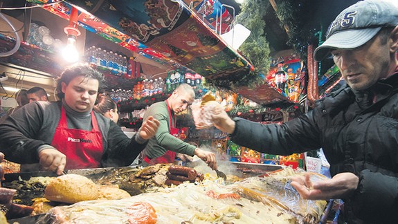 Z trhoviska je veľká vianočná krčma