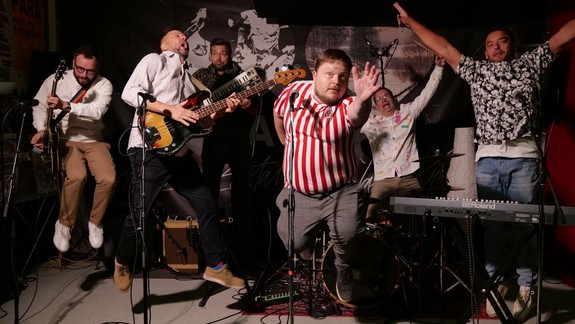 VIDEO: Para pridáva druhý koncert v Bratislave,  zverejnila videoklip Vilma, vzdáva ním hold ženám