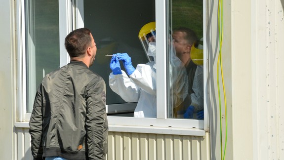 Slovensko hlási ďalšie desiatky obetí nového koronavírusu, zverejnili aj čísla infikovaných