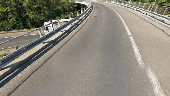 Zjazdovú vetvu Mosta Lanfranconi smerom na Karlovu Ves čaká oprava prepadu