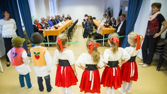 Staré Mesto má nové denné centrum pre seniorov. Tí budú v kontakte so škôlkarmi