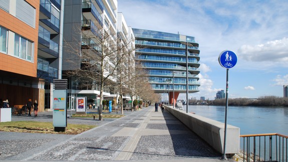 Nesrovnal: Zmiešaný koridor na nábreží pri River Parku je o tolerancii voči druhým