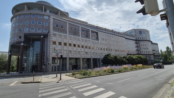 Medzi Dostojevského radom a Olejkárskou vyrastie nová ambasáda USA. Je známy i odhadovaný termín