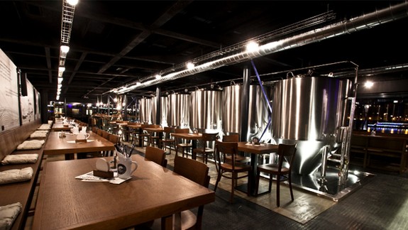 Dunajský pivovar varí pivo aj jedlo