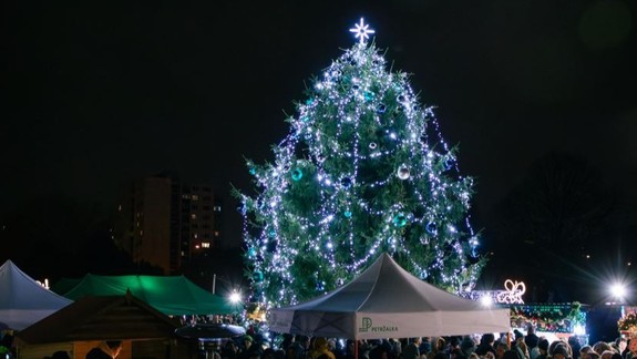 Vianočnú atmosféru do Petržalky prinášajú tradičné trhy i podujatia