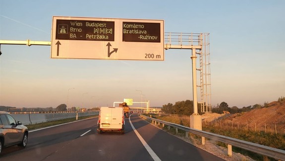 VIDEO - Otvorenie ďalšieho úseku R7: Vyskúšali sme v špičke cestu z Rovinky po Bajkalskú