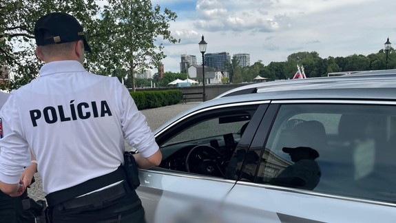 Polícia sa v nedeľu okrem vodičov áut zamerala aj na chodcov, cyklistov či kolobežkárov