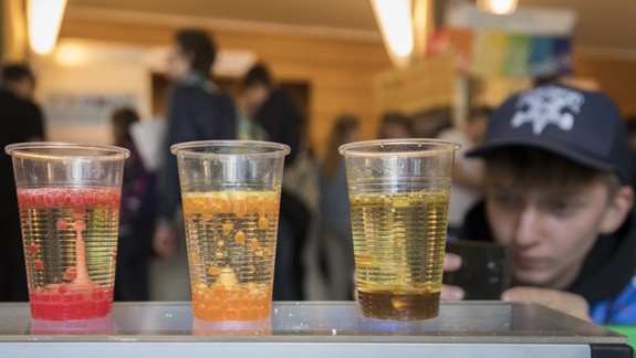 Študenti Gymnázia A.Einsteina predvedú na Noci výskumníkov zaujímavé chemické pokusy