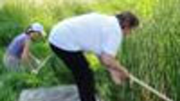 Z Chorvátskeho ramena vytiahli 72 vriec odpadu