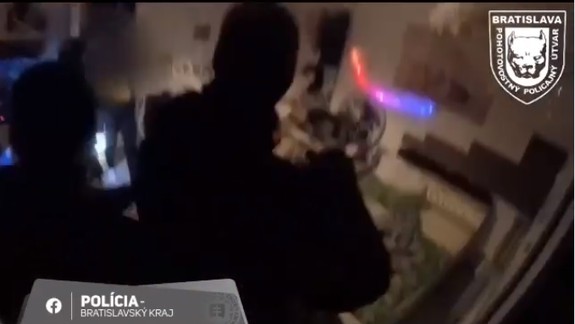 Veľká akcia: Policajti rozbili sieť dílerov pervitínu, ktorí operovali z Dúbravky