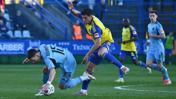 Slovan vyhral v Michalovciach 3:1, no Weiss priznáva: Nehrá sa tu ľahko“