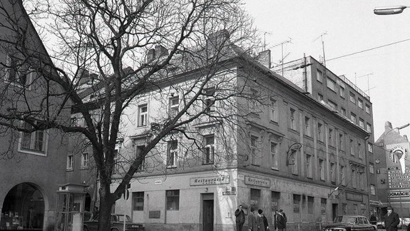 FOTO: Pred 44 rokmi zbúrali legendárnu krčmu Fajka, ktorú navštívil aj bývalý americký prezident Theodore Roosevelt!