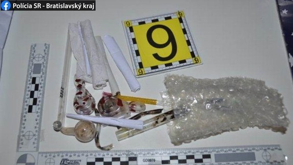 Policajti z druhého bratislavského okresu obvinili dve osoby z drogovej trestnej činnosti