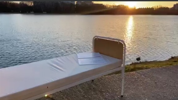 Prídete? V Bratislave sa bude cez víkend otužovať na pomoc ľuďom bez domova