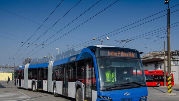 FOTO: Do Bratislavy dorazil jeden z najdlhších trolejbusov na svete – DPB ho ide otestovať