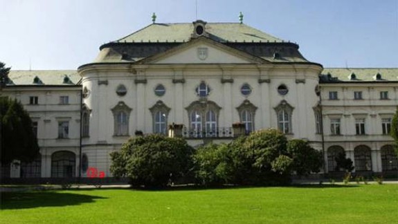 Antikorupčná linka eviduje tento rok 51 volaní, jej úlohou nie je vyšetrovať