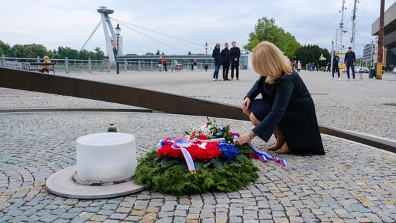 Zuzana Čaputová si obete vojny uctila pri Hrobe neznámeho vojaka, stretla sa tu s Demokratmi