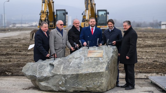 Vo Vajnoroch oficiálne spustili výstavbu novej národnej nemocnice