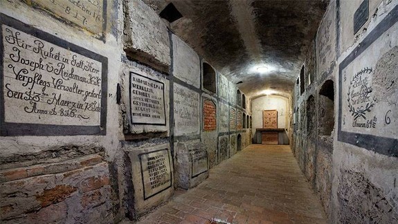 Pre mnohých prekvapenie: K tajomným kryptám do podzemia Dómu sv. Martina môžete zájsť aj dnes