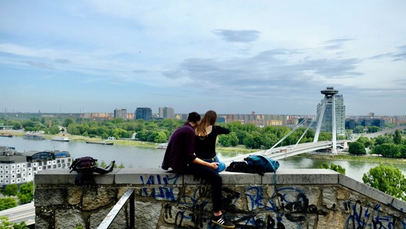 FOTO: Bratislavčania pomaly zapĺňajú námestia, ulice, ale aj zákutia hlavného mesta...