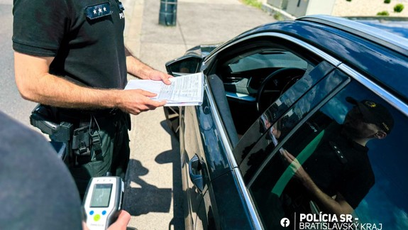 Policajti skontrolovali v Bratislavskom kraji v piatok stovky vodičov.  Za čo dali najviac pokút?