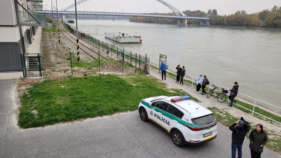 Tragické ráno: V Dunaji  v blízkosti Dvořákovho nábrežia našli mŕtveho muža