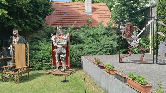 V Devínskej Novej Vsi otvorili v sobotu výstavu Šrot Park Cinema