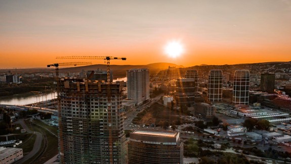 VIDEO: Najvyššou obytnou budovou na Slovensku sa stala bratislavská Klingerka
