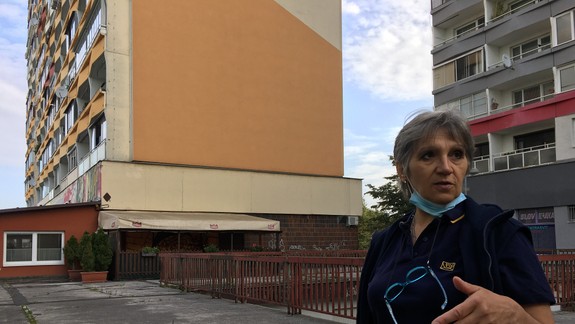 Poštárka roka: List hodí do správnej schránky aj so zavretými očami