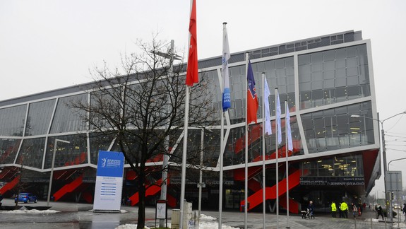 Päť poľských hádzanárov malo pozitívny test na koronavírus po príchode do Bratislavy, povolali náhradníkov