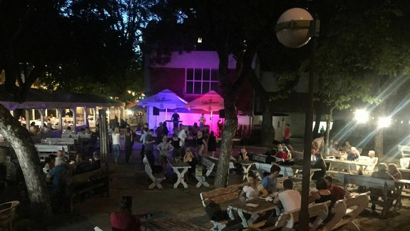 Koniec nočného života v centre Bratislavy? Poslanci Starého Mesta vysvetľujú nariadenie o obmedzení otváracích hodín...