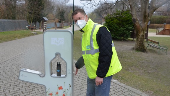 BVS predstavila bezdotykovú pitnú fontánu - prvú umiestnili do Vodárenskej záhrady