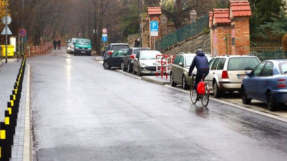 Staré Mesto kompletne opravilo cestu a chodníky na Hlbokej ceste