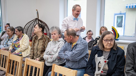Župa otvorila v zariadení sociálnych služieb Rozsutec tvorivú dielňu. Vznikla z bývalej kotolne