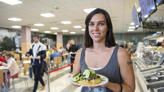 FOTO: Výborná správa pre študentských vegánov: Jedáleň na Mlynoch bude mať denne rastlinné jedlo