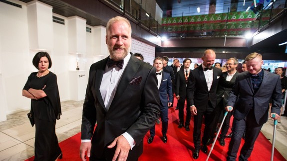 VIDEO: Peter Bebjak získal na festivale v Karlových Varoch cenu za najlepšiu réžiu!