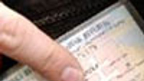 Na falošné doklady si vybavil úver, hľadá ho polícia