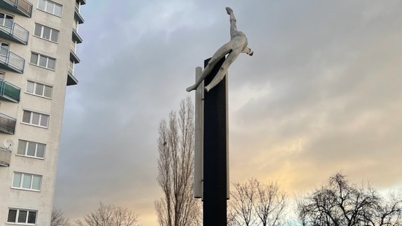 Sochu Astronaut na Hečkovej ulici v Rači obnovili