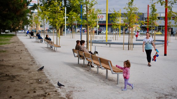 Čo naň poviete? Na Kazanskej vo Vrakuni otvorili ďalší vynovený verejný priestor