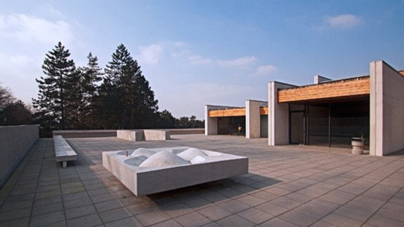 Prísne opatrenia pre nový koronavírus sa dotknú aj pohrebov v meste