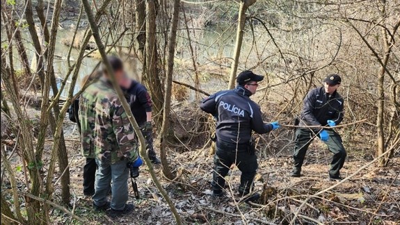 Bol zbitý do bezvedomia: Seneckí kriminalisti objasnili, ako zomrel muž, ktorého telo našli v katastri Bernolákova