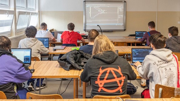 FOTO: SOŠ informačných technológií na Hliníckej 1 kompletne vynovili