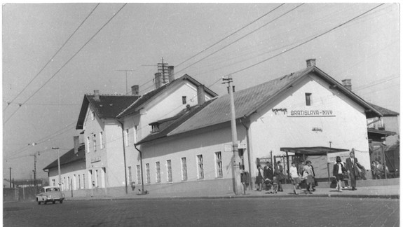 FOTO: Pamätáte si ešte na železničnú stanicu Bratislava – Nivy?