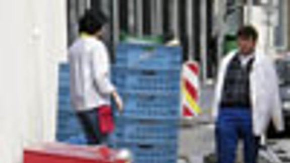 Billa na Medenej ulici svojvoľne zaberá chodník