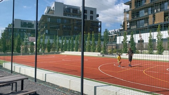 Mali by byť parky v Slnečniciach verejné?