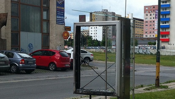 Rozbitú búdku odstráni samospráva na vlastné náklady