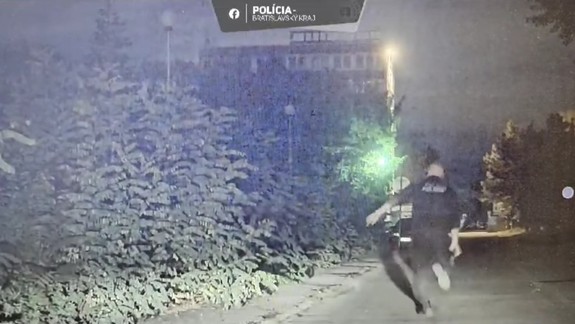 Policajná naháňačka: Martin unikal najskôr autom, potom sa pustil do behu