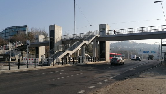 Zvrhlý Jozef z Detvy v akcii: Postavil sa na nadchod na Botanickej a masturboval