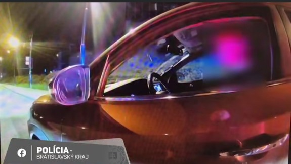 VIDEO Šialené: Po Vajnorskej jazdil na aute pred druhou v noci 15-ročný chlapec