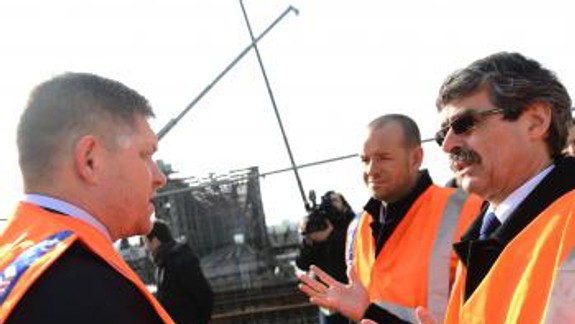 Primátor pred premiérom priznal, že demontáž mosta je v sklze